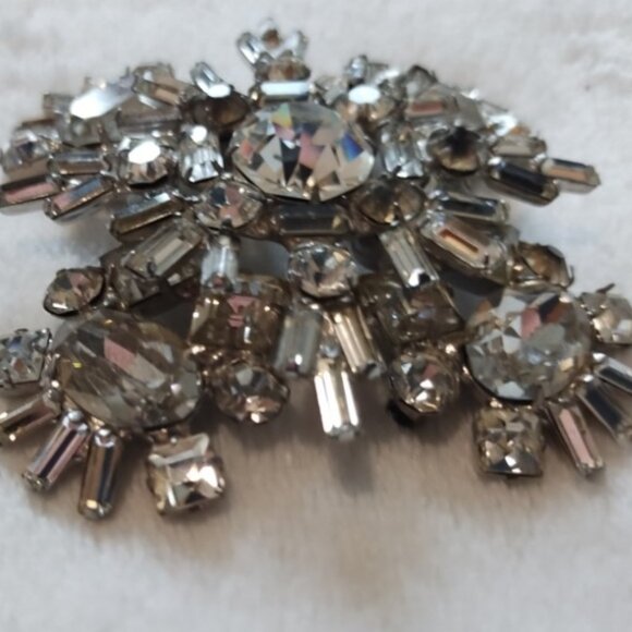 Vintage Oversize Rhinestone Brooch - Picture 4 of 11